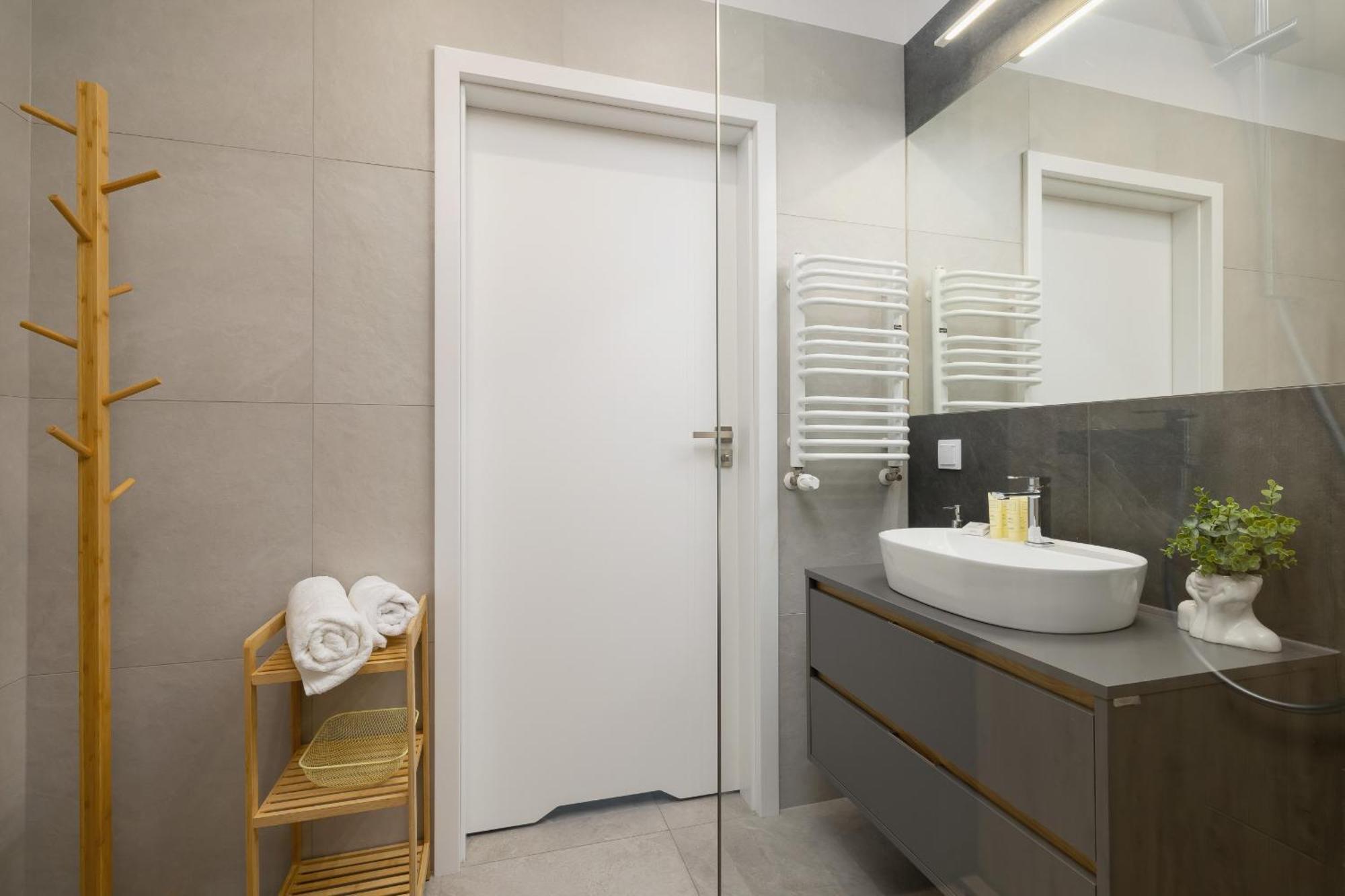 Stylowy Apartament Z Dwiema Sypialniami Balkonem I Parkingiem By Noclegi Renters Katowice Exterior foto